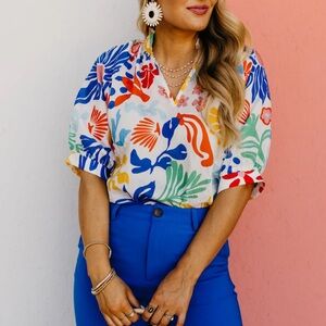 THML beautiful floral top. NWT Size Large.